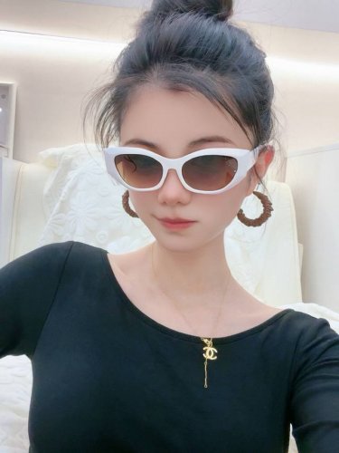 Dior-迪奥 2025开春新款 潮流爆款 时尚小框太阳镜 高品质 佩戴舒适 网红潮款墨镜 型号：D8620