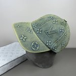 80Lv(路易威登)新款原单棒球帽， 专柜1:1开模订制，头层牛皮，轻盈透气！质量超赞！