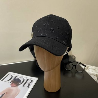 路易威登棒球帽Louisvuitton新款Lv棒球帽，重工打造完美刺绣，高端大气，百搭款男女通用！