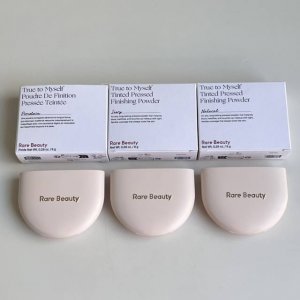 一比一 80 赛琳娜丝粉饼8G！色号：01#Porcelain，02#Lvory，03#Natural。