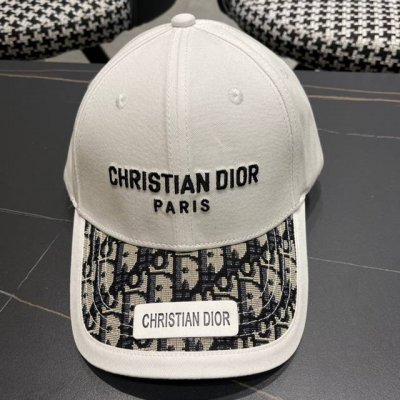 Dior迪奥 官网同步新款发布棒球帽超级火爆，男女必备，