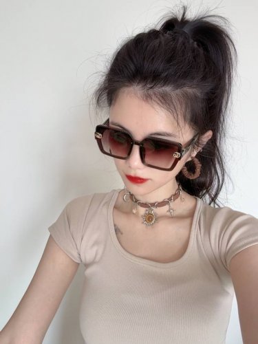 Gucci 2025开春新款 潮流爆款 时尚方框太阳镜 高品质 佩戴舒适 网红潮款墨镜 型号 G6130