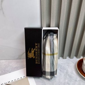 巴宝莉Burberry 五折防晒睛雨伞 2570夏季新款 全自动折叠晴雨伞 内里黑色涂层防晒有效阻隔紫外线99% Upf 50 所以能起到伞下体感降温的效果 有