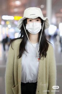 jacquemus 高版渔夫帽必入 百搭色系 旅行外出必备 可调节大小 夏季渔夫帽又悄悄登场了 帽子抽绳设计 可调节大小 头围 标准57Cm