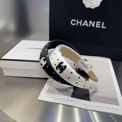 配包装盒 Chanel 香奈儿 最新小香波点发箍。简单实用，时尚潮流！小仙女必备