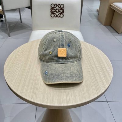 Lv路易威登刺绣小花 新款牛仔棒球帽 火爆技术升级 洗水牛仔风街头风十足 更符合现在时尚小姐姐的Style 机场街拍超飒
