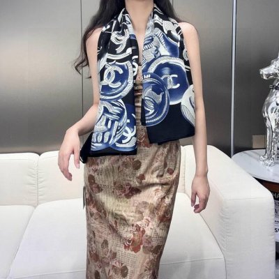 钱币 高性价比香奈儿 Chanel 双面同色 高密度 高工艺 140*140大披肩 70%羊绒30%真丝 双面双色 真正的优雅是经过时间检验而经久不衰 Coco