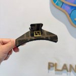 配包装 Fendi 芬迪 新款手工网红抓夹，高级感字母简约复古发夹原单货，简约百搭，潮女必备品，超级的高大上！