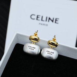 celine 双色吊坠耳环 落落大方做工圆润饱满有质感 简单的复古港风味道