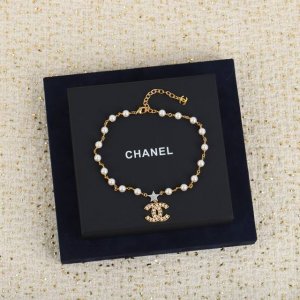 p170【我们出品】双C珍珠项链 量大询客Fu 双C珍珠项链，黄铜材质，全部采用施华洛世奇珍珠+施华洛钻石 一共用了18颗8Mm珍珠，14颗3Mm珍珠 双C吊坠