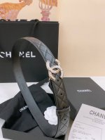 chanel 树脂扣 经典双C 树脂黑 与 白 腰带 新款Logo扣搭配进口小羊皮菱格带身，质感满分，简直身春日里的点睛之笔，皮带直径3.0Cm
