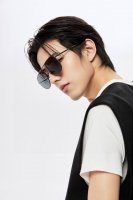 Gucci 男款炫彩飞行员偏光太阳镜 材质：高清尼龙加厚卡槽高清偏光镜片 无边框镜架颜型号：G31801