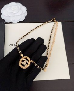 Ch*Nel 最新款金色椭圆黑皮项链 一致Z批黄铜材质