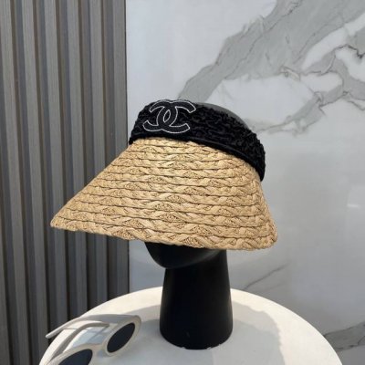 香奈儿新款空顶帽 甜美风 帽子整体因为是空顶的所以夏天不会有闷头的感觉并且不挑发型 脸型！防晒效果不亚于专业的防晒布帽 洋气款入手就对了