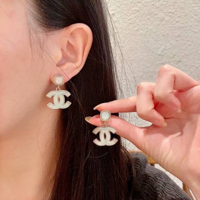 Chanel香奈儿 中古 双C耳钉原版复刻Logo 小香家的款式真心无需多介绍每一款都超好看 精致大方 非常显气质.