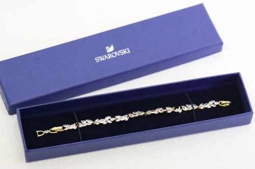 热销款推荐 Swarovski 金色满钻树叶手链 原版一致材质！自家实图拍摄，所见即所得
