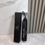 arcteryx 始祖鸟 夏季新款 全自动折叠晴雨伞 黑色涂层防晒有效阻隔紫外线99%，Upf 50 所以能起到伞下体感降温的效果！ 有效隔热，高效防晒 一把搞