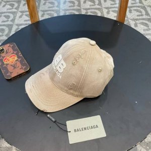 巴黎世家 2025 的新款草编遮阳草帽盆帽沙滩风，简约大方，百搭单品～出街首选，新款帽型超美腻，新品上架