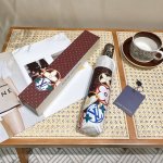 Louis Vuitton 路易威登 专柜夏季新款 全自动折叠晴雨伞 火爆时尚单品 采用纳米技术加工而成 具有强力拒水的作用 奢华感爆棚的Lv标志伫立在伞面 绝