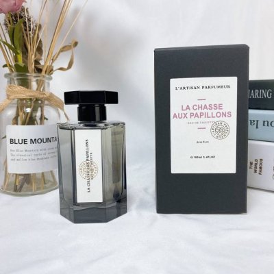 专柜品质 阿蒂仙L'artisan Parfumeur香水 Ml ◆阿蒂仙寻找蝴蝶◆ 这是一款非常非常适合日常用的香水。茉莉在前调中抢占风头，是那种非常简洁清爽