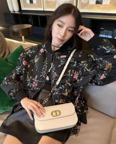 高品质 细节如图 D 九黑石织带Choker ZP9300 走秀款 周也同款 上身太绝太美太赞啦墙裂推荐 好久没有出织带款式了真的一鸣惊人的设计 单看感觉平平无
