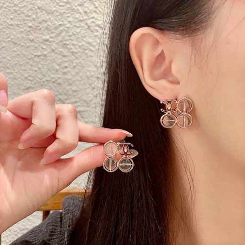 p90 香奈儿透明珠双C耳钉