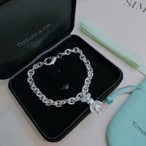 蒂芙尼 Tiffny&Co. 专柜精工银版本手链 明星同款 复古做旧风 原版复刻 纯手工打造 ～正品开模潮流时尚必备 男女均可佩戴 情侣款同款 摇滚朋克银风格