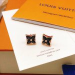 编号Led0283 Lv*最新款玫瑰金灰色 灰贝母耳钉 一致Zp黄铜材质