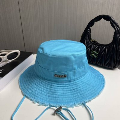 jacquemus 高版渔夫帽必入 百搭色系 旅行外出必备 可调节大小 夏季渔夫帽又悄悄登场了 帽子抽绳设计 可调节大小 头围 标准57Cm