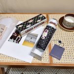 Louis Vuitton 路易威登 新款 五折手开折叠伞 超轻口袋 仅18Cm 热卖款 时尚指数爆表 无论晴天雨天使用都相当益彰 原单代工厂p级别品质 超轻铝
