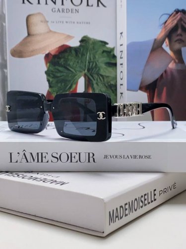 Chanel香奈儿 2025年欧美时尚新款女式方形小框防紫外线偏光太阳镜潮流街拍墨镜