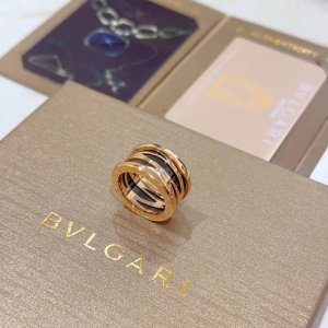 宝格丽项链V金材质 带Logo Bvlgari宝格丽 Divas Dream 系列 品相完美 细节无敌 那种独特的色泽完全无可挑剔 再缀以经典指环外形设计 简约