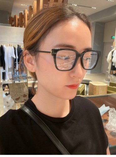 P100 Saint Laurent 眼镜的颜值天花板 圣罗兰新款胶囊系列如果想要极简纯欲风 不要错过这款“Ysl〞交织标识的眼镜 Sl M480 ~Size: