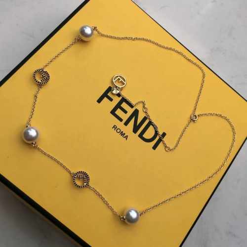 新款 Fendi 芬迪项链 高端定制 爆款新款 简单大方 华丽登场 ，很难见到如此熟悉 素雅的耳钉，精致 非常适合日常搭配，宝宝们，这个绝对值得入