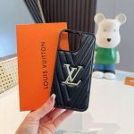 Lv烫金皮质全包手机壳 型号：为了不出现报错型号，请打开本机查看手机设置显示的型号 Iphone16系列更新 Iphone16Pro Max 6.9 Iphon