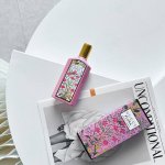 专柜品质 新款Gucci绮梦栀子花香水 粉色复古款 今日新入香水 早就想去官网买了 今天逛街意外看到了 果断入手100Ml~ gucci Flora Gorge