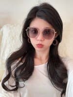 Gucci墨镜2025新款 方框设计再优雅的同时还能在视觉上修饰脸型，敲显脸小，不挑脸型 复古的马衔扣配上独特的紫色镜片，复古感十足 可盐可甜 镜腿采用G家经典
