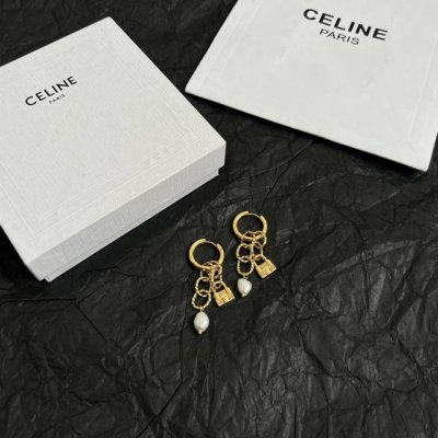 celine 赛琳 耳环 一直是简约时尚界的标杆大胆的设计 百看不厌搭配起来更Fashion