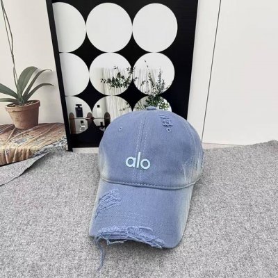 跑量 alo 新款破洞棒球帽 复古破洞棒球帽 解锁你的潮流Dna 独特做旧工艺 带着岁月的质感 每一处细节都在诉说着不羁与自由 轻松让你成为街头最靓的仔