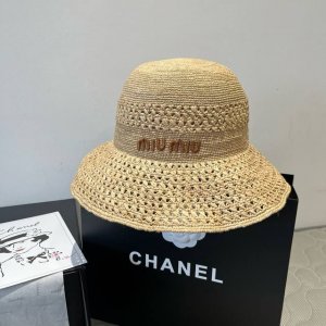 miumiu缪缪新款拉菲草帽 纯手工钩织 产量极少 重工打造 专柜同款 头围57Cm