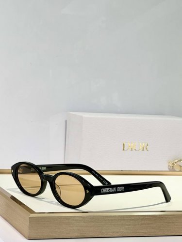 dior Model: Diorpacific R1I Size：54口18-140
