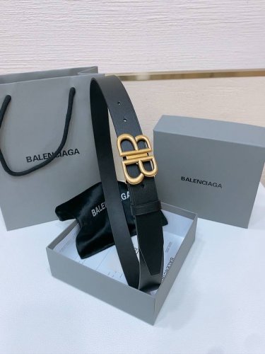特P200 巴黎世家Balenciaga Bb腰带！！腰带头是纯铜，表面是鎏金的工艺，不会是闪烁的金光，应该说是雅致的金色 3.0Cm精品