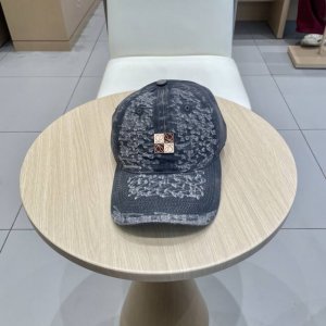 loewe罗意威 新款 破洞棒球帽 新推出洗水牛仔系列，休闲百搭 衣橱搭配神器
