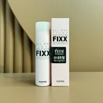 专 Fixx定妆喷雾120Ml！上脸不会有粘腻感成膜后能防蹭喷出来真的像水雾一样，喷雾巨细，很舒适持妆力又强，光是这个使用感就让人想回购。能为底妆增加好看的光泽