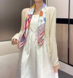Up And Away 90 方巾 18Mm顶级真丝双面同色丝巾 本款桑蚕丝方巾全新加入 Up And Away 系列，致意路易威登的旅行传承。丝印工艺刻画丰富