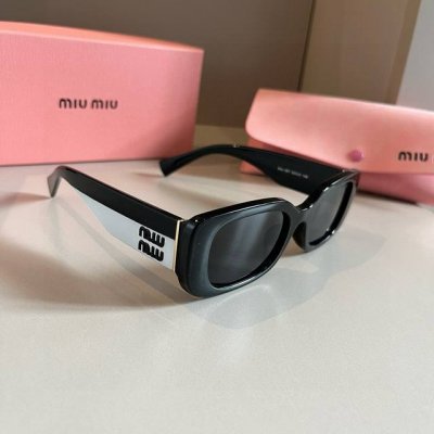缪缪Miumiu太阳镜 黑色+金色Logo永远都是最完美的搭配。旅游拍拍拍一定要有的夏天墨镜 以做度数