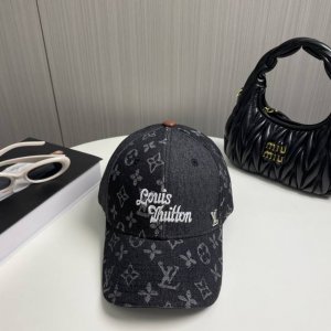 lv路易威登 官网高版出货 刺绣字母棒球帽 非常经典的经典 流行的复古美 四季可用 出门必备 非常显脸小