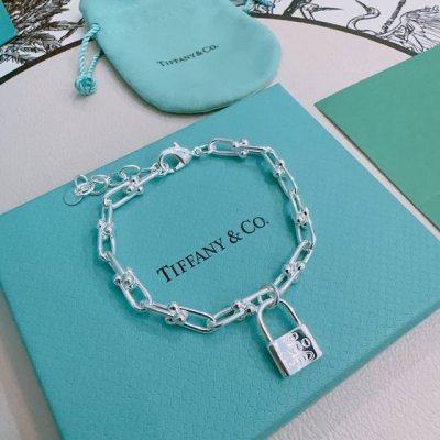 蒂芙尼 Tiffny&Co. 专柜精工银版本手链 明星同款 复古做旧风 原版复刻 纯手工打造 ～正品开模潮流时尚必备 男女均可佩戴 情侣款同款 摇滚朋克银风格