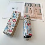 dior 迪奥 五折手开折叠伞 超轻口袋 仅18Cm 热卖款 时尚指数爆表 无论晴天雨天使用都相当益彰 原单代工厂P级别品质 超轻铝合伞骨 选用进口Uv防紫外线