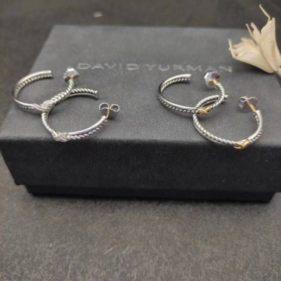 上新 David Yurman X纽线耳环。 编号 Dyeh-067-068